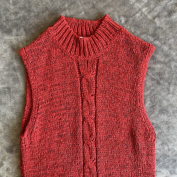 Liz Claiborne Women's Large Red Sleeveless Sweater Great Condition - Picture 2 of 7
